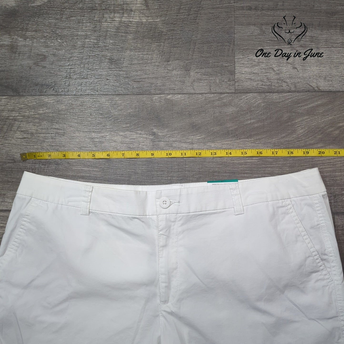 Liz Claiborne Flat Front Shorts Size 16