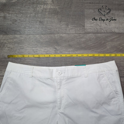 Liz Claiborne Flat Front Shorts Size 16