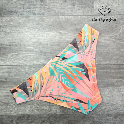 Cupshe Tropical Bikini Bottom Size L