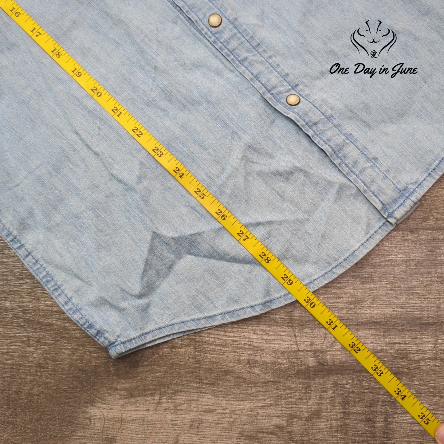 Mutual Weave Snap Front Top Size M