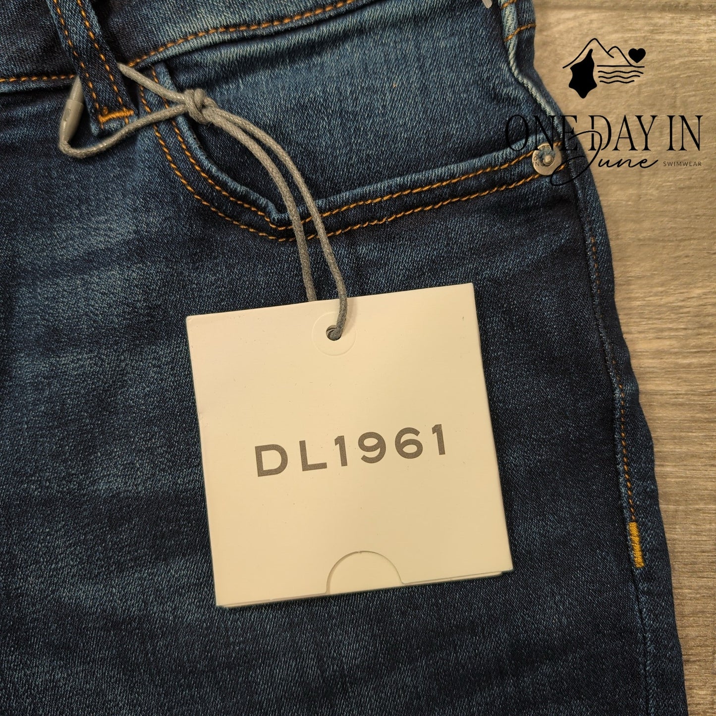 DL1961 Emma Low Rise Skinny Jeans Dark Wash 29" Inseam NWT Size 4 (27)