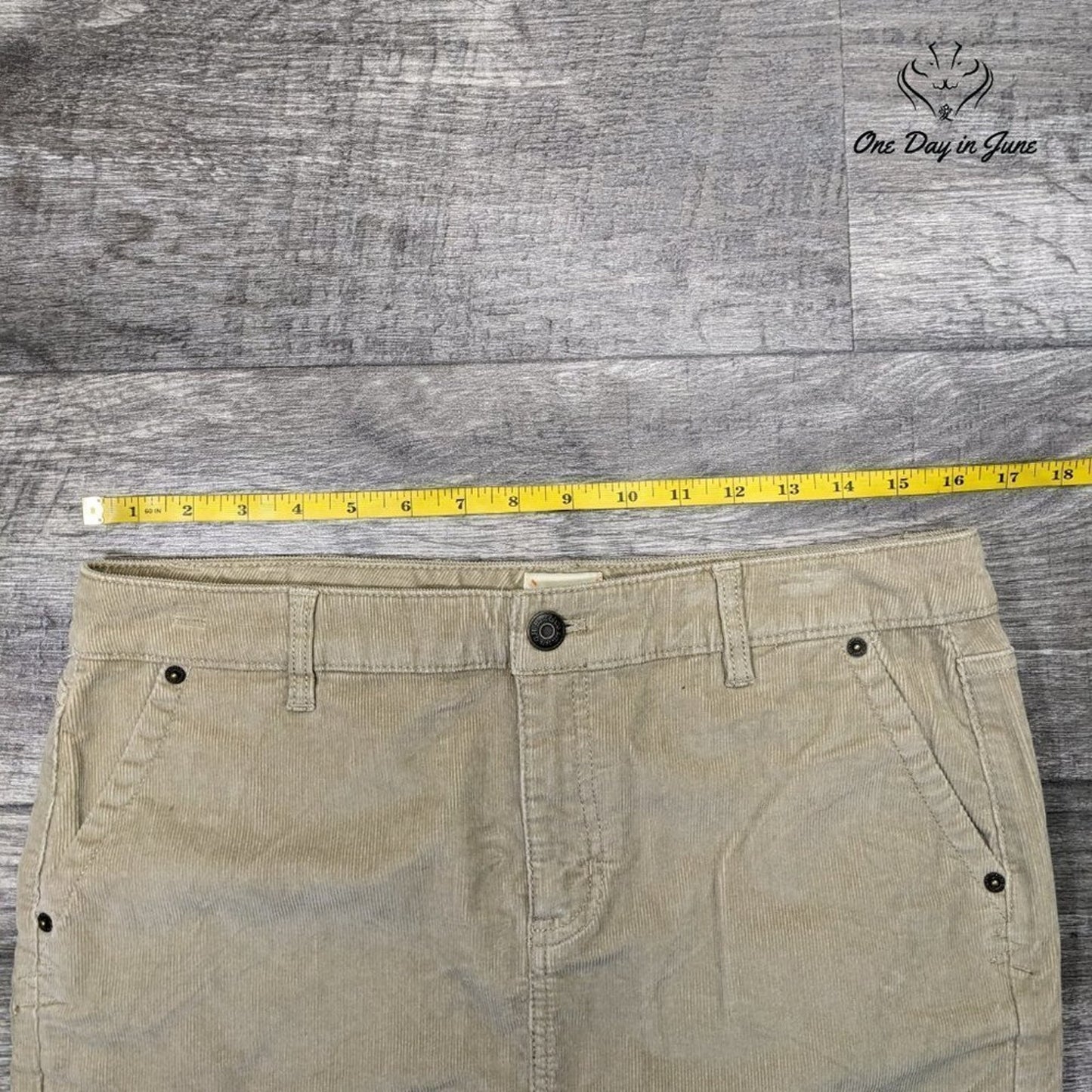G.H. Bass Corduroy Mini Skirt Size 6