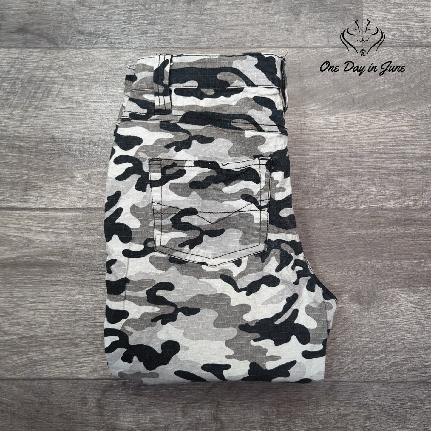 Zoey Beth Camoflage Jeans Size L