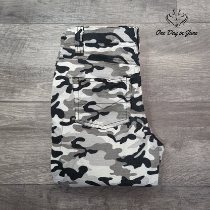 Zoey Beth Camoflage Jeans Size L