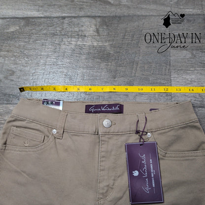 Gloria Vanderbilt Amanda Jeans Hazelnut Tan Tapered Leg NWT $40 Size 4 Short