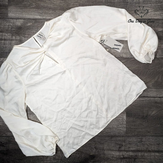 Worthington Twist Front Keyhole Long Sleeve Top Size M
