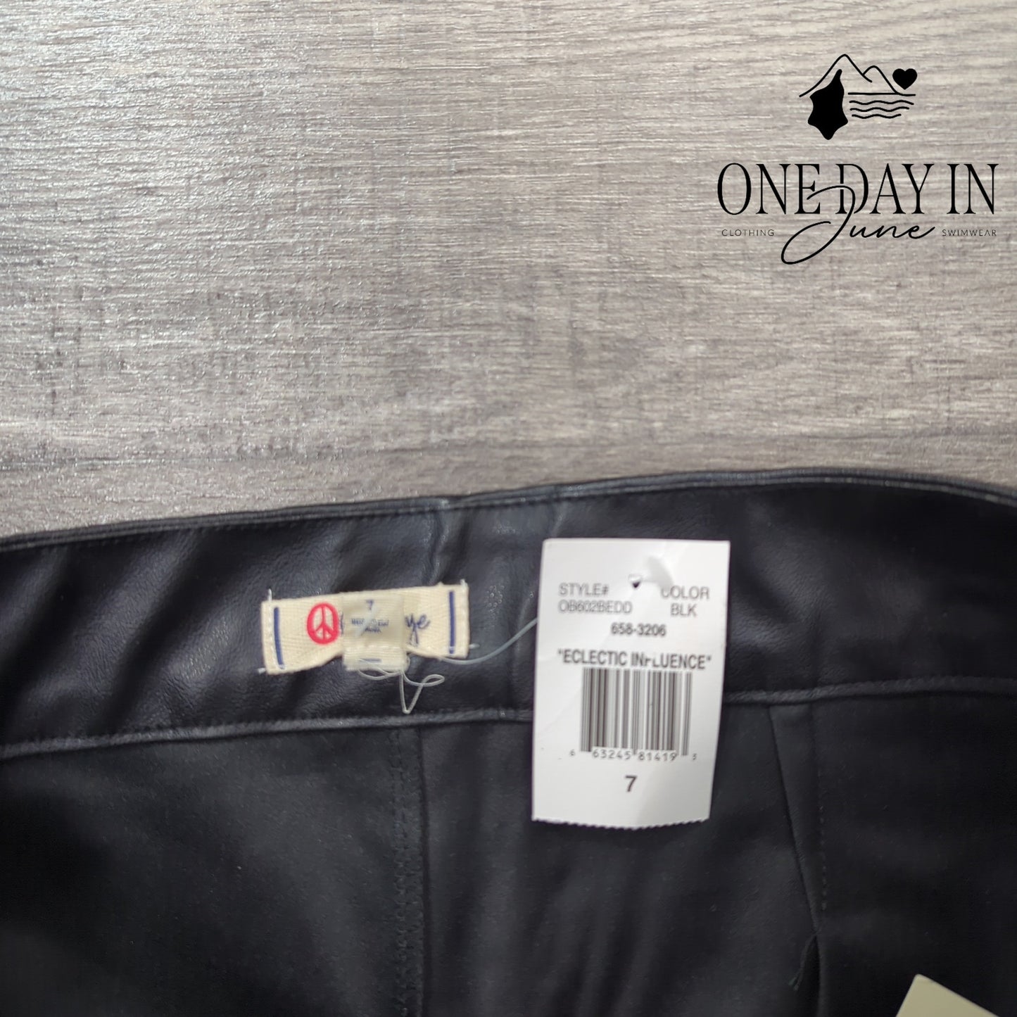 Osenboye Faux Leather Shorts Size 7