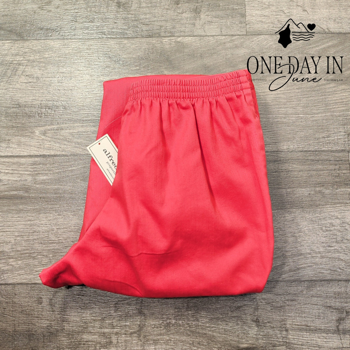 Alfred Dunner Classic Fit Pull On Pants Short Coral Red NWT Size 8