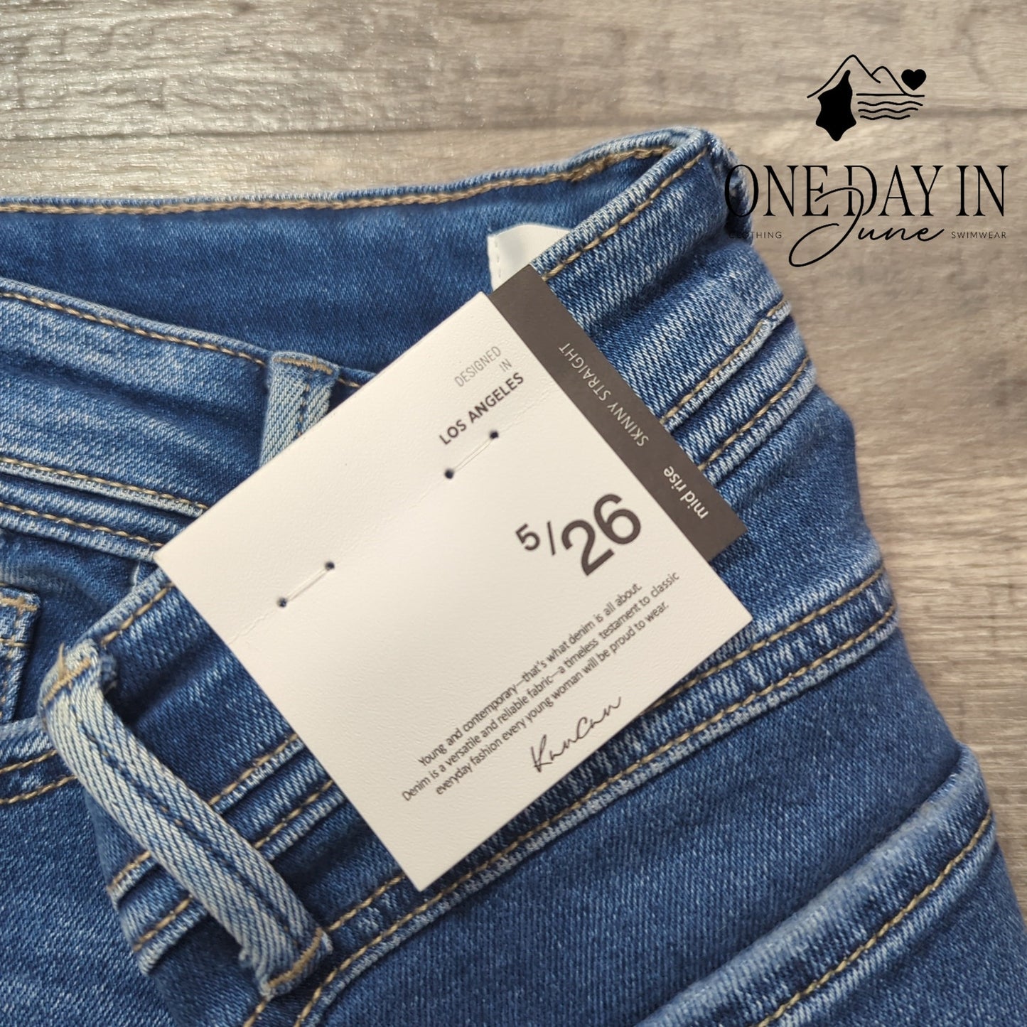 KanCan Juniors Mid Rise Skinny Straight Distressed Jeans Size 5