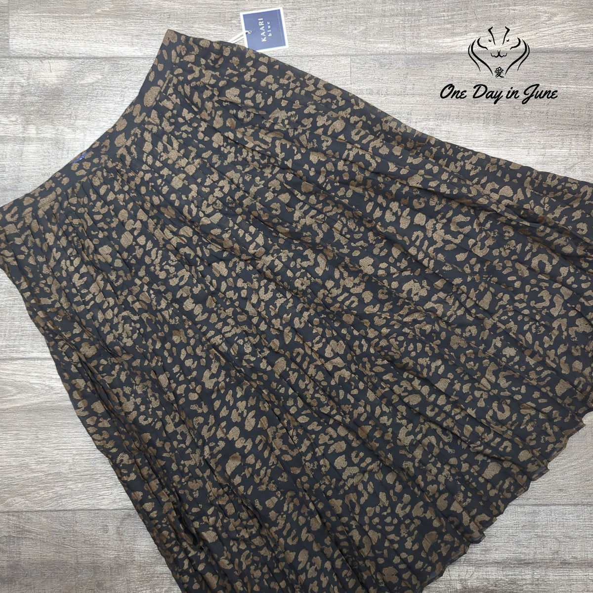 Kaari Blue Winter Bloom Leopard Print Pleated Midi Skirt NWT Size 8