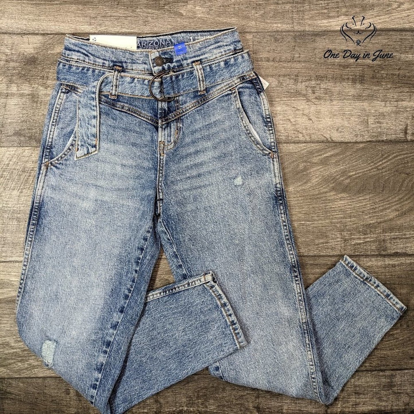 Arizona Jean Co. Juniors Highest Rise Mom Jeans Size 1