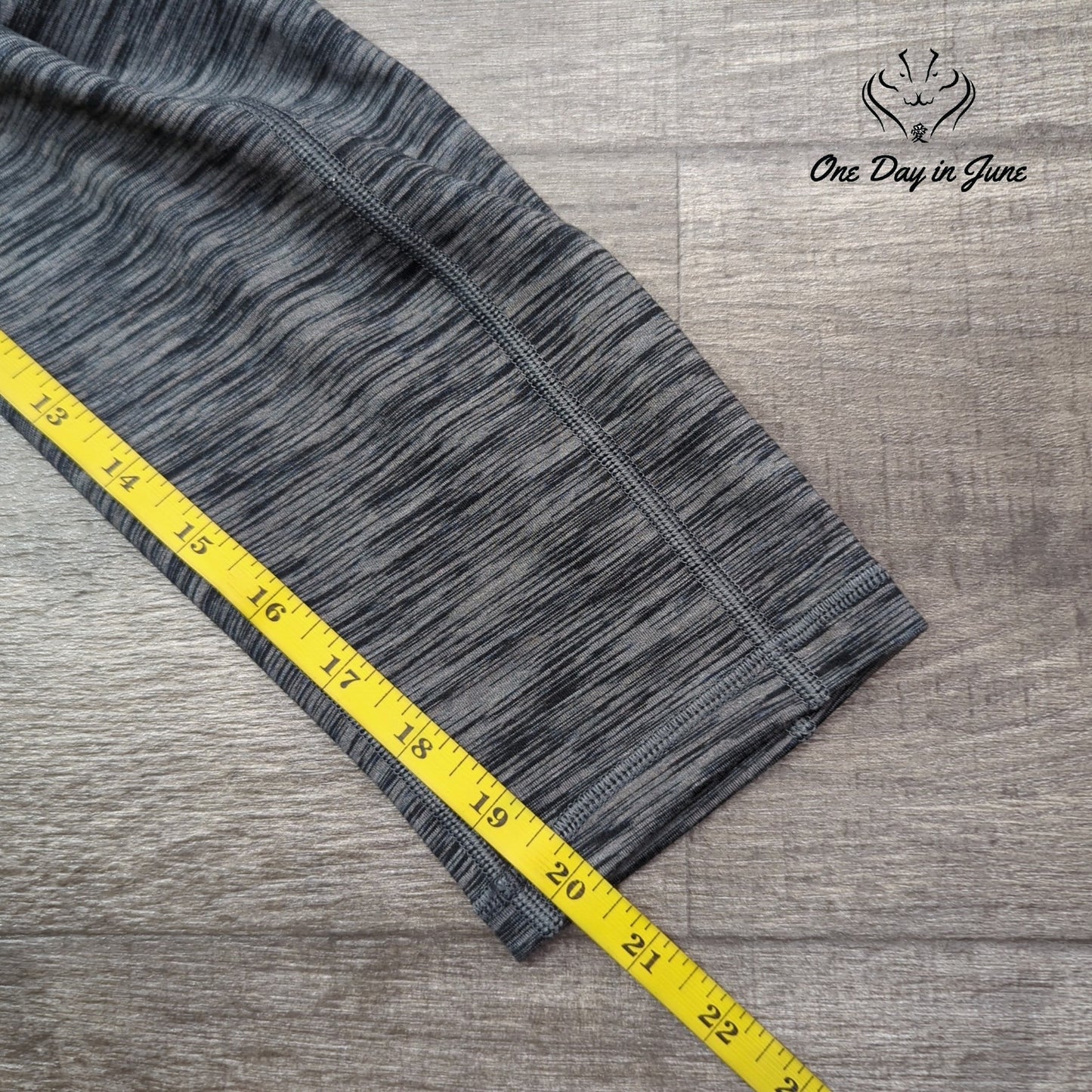 Iuga Capri Yoga Pants Size L