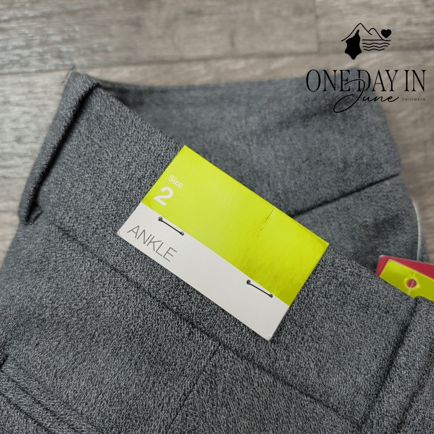 Merona Modern Fit Ankle Pants Size 2