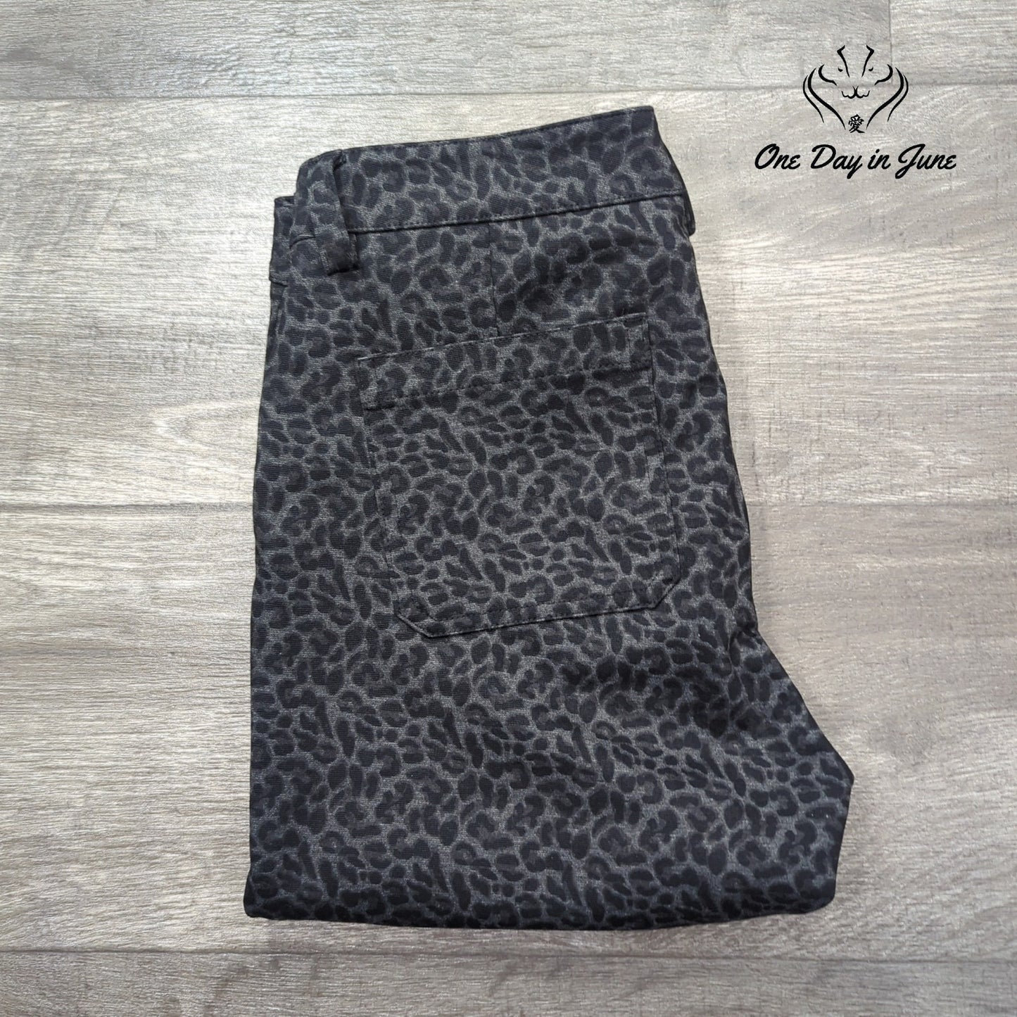 Calvin Klein Grey Leopard Skinny Pants Size 4