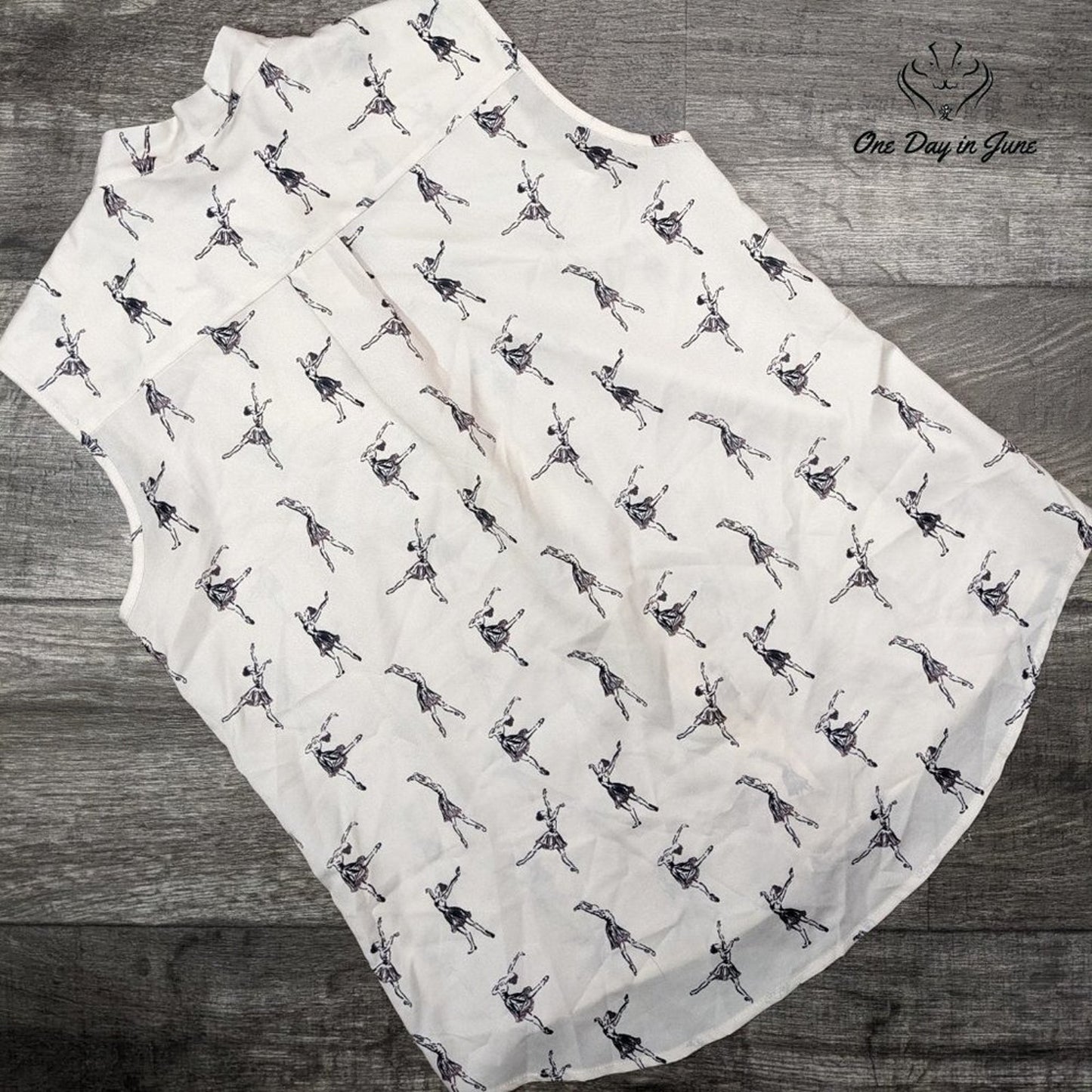 Paper Plane Sleeveless Button Front Top Size M/L