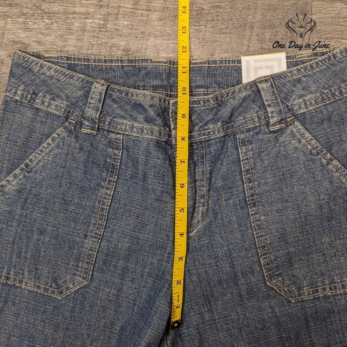 Liz Claiborne Concrete Wash Crop Jeans Size 4