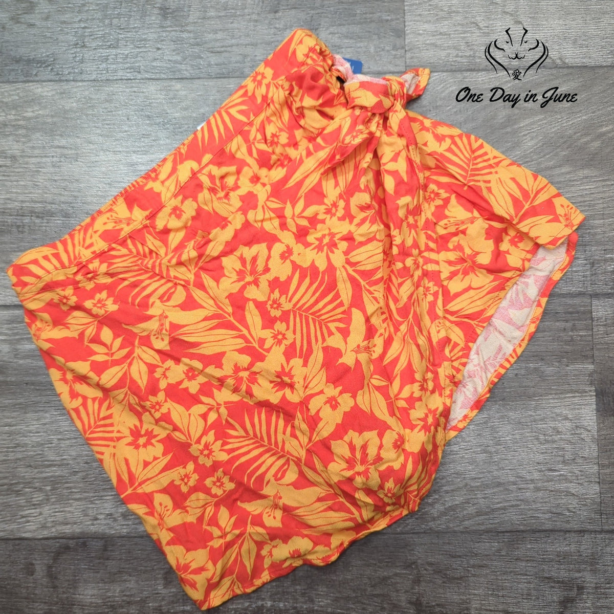 Arizona Jean Co. Tropical Floral Faux Wrap Tie Front Shorts Orange NWT Size M