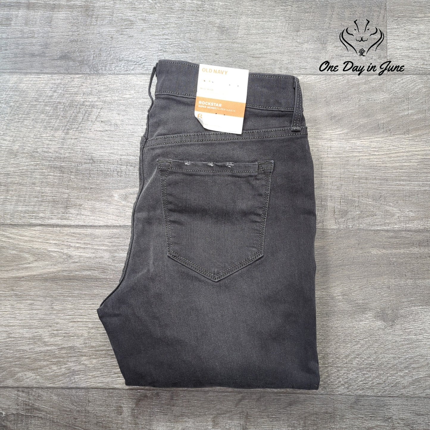 Old Navy Mid Rise Rockstar Jeans Size 6