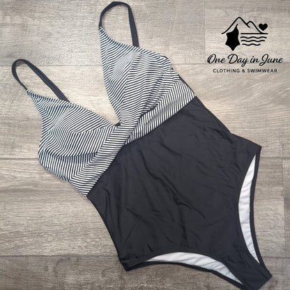 B2prity Cross Front V Neck One Piece Swimsuit Size S