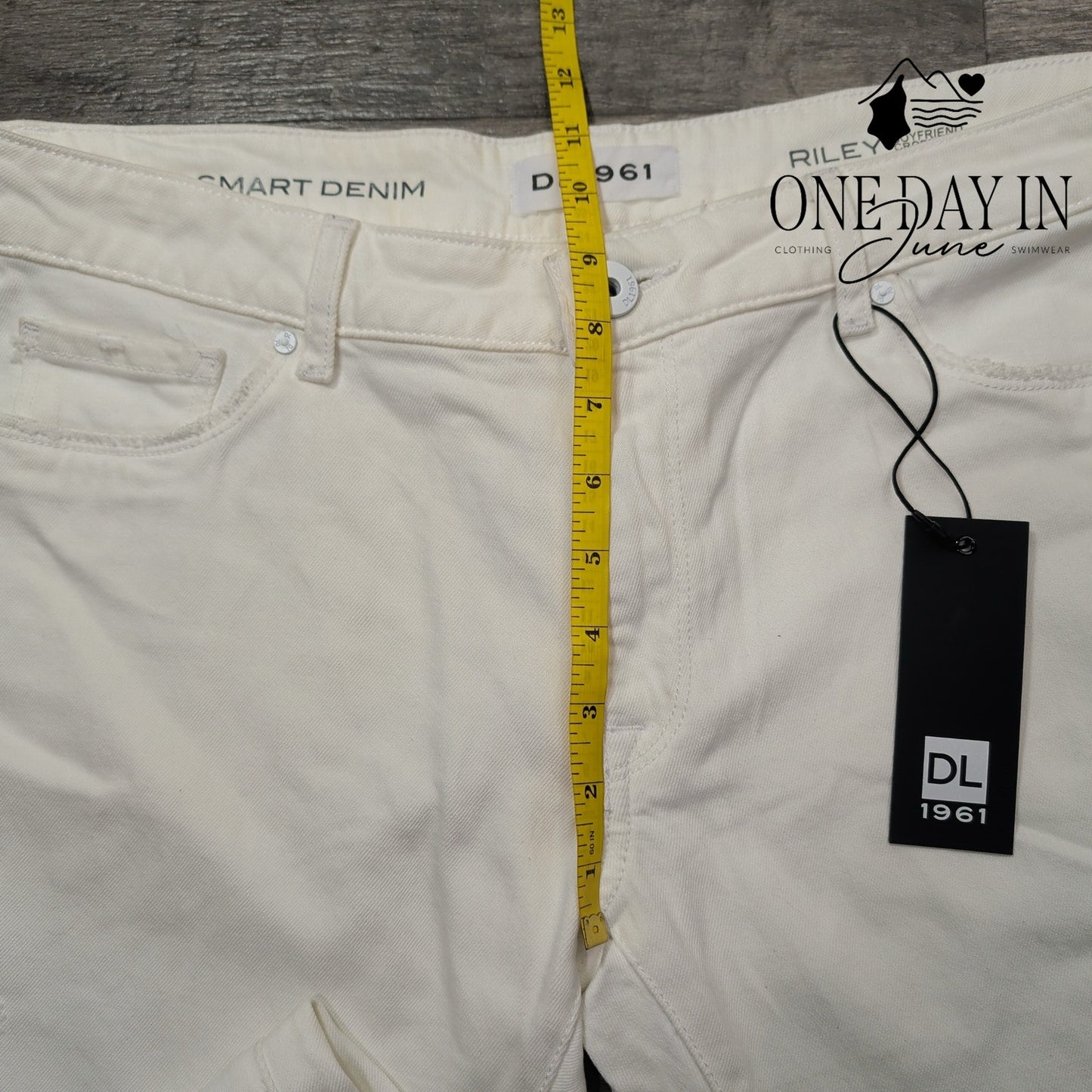 DL1961 Riley Boyfriend Crop Jeans White Distressed Raw Hem NWT Size 12 (31)