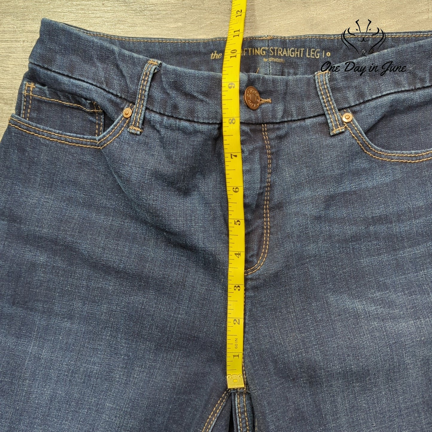 Chico's The So Lifting Straight Leg Jeans Size Chico's 0 (4) Short