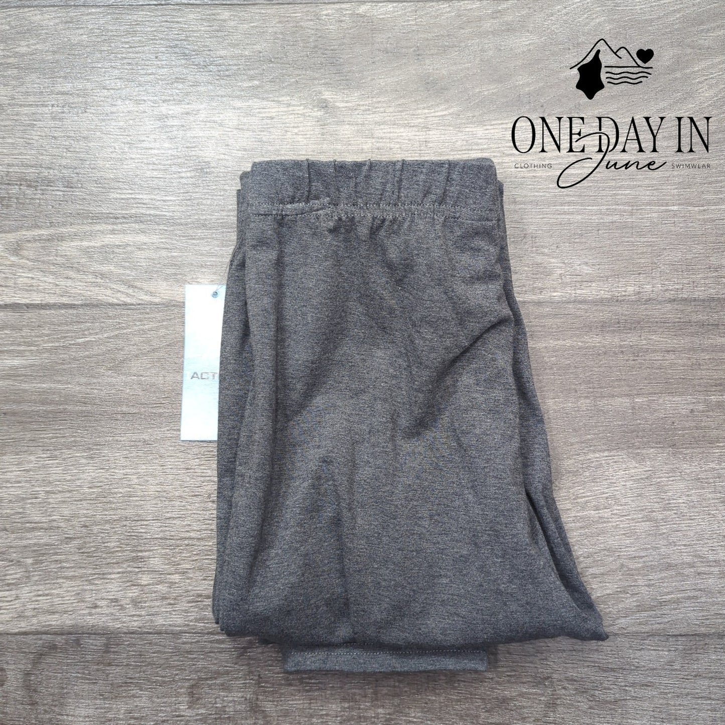 iActive Cropped Work Out Pants Size M