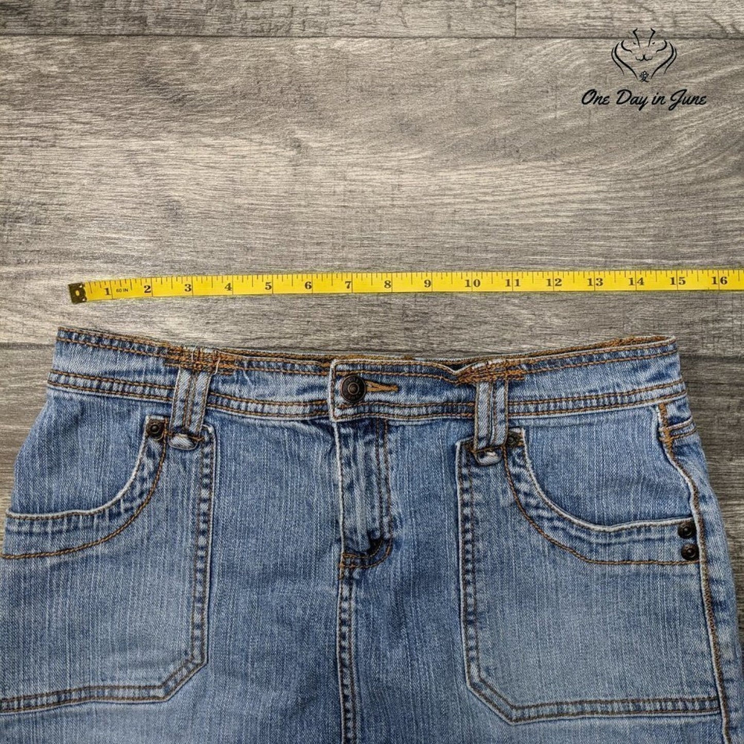 Daisy Fuentes Denim Mini Skirt Size 6