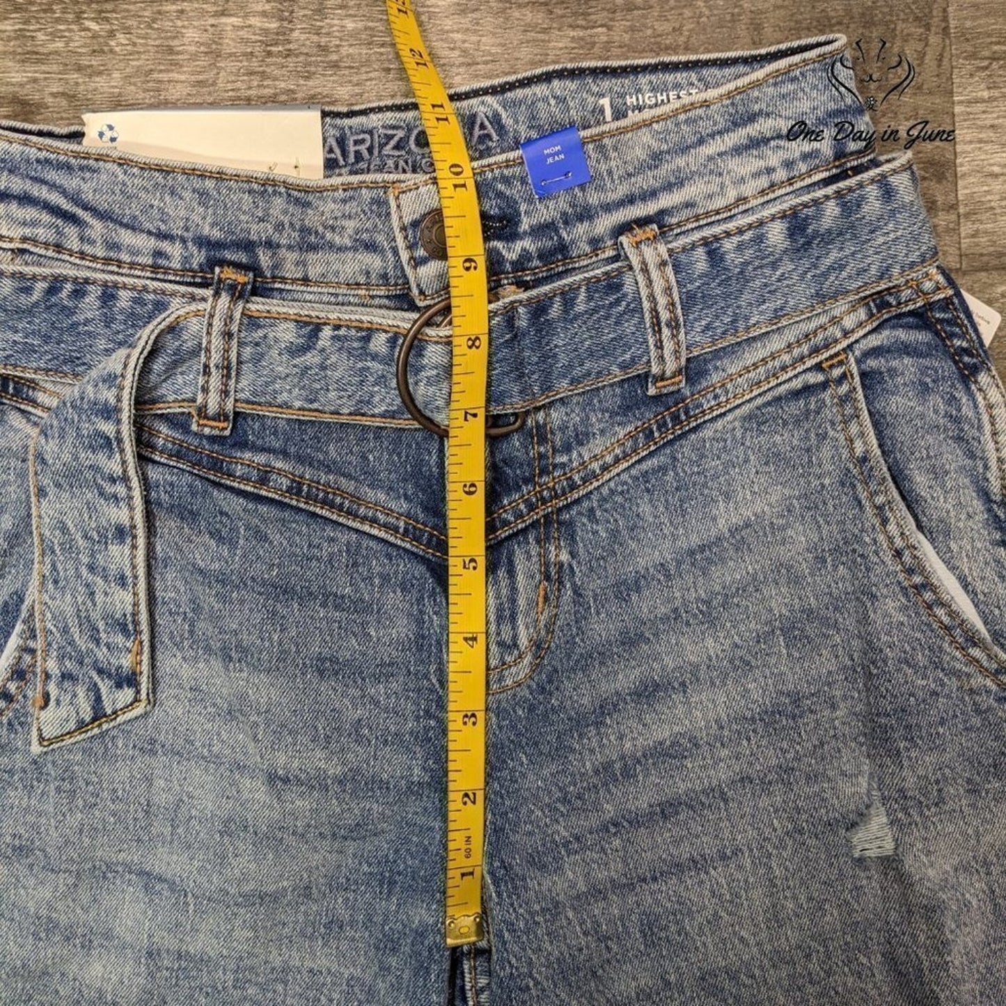 Arizona Jean Co. Juniors Highest Rise Mom Jeans Size 1