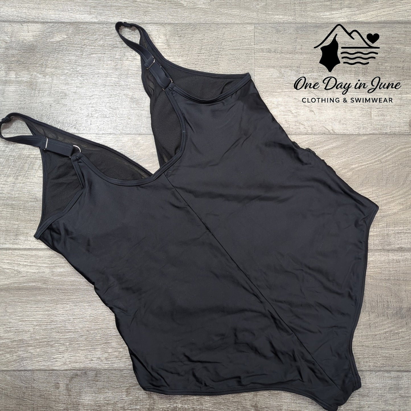 Charmleaks V Neck Mesh Accent One Piece Swimsuit Size 2XL
