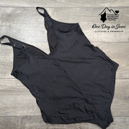 Charmleaks V Neck Mesh Accent One Piece Swimsuit Size 2XL