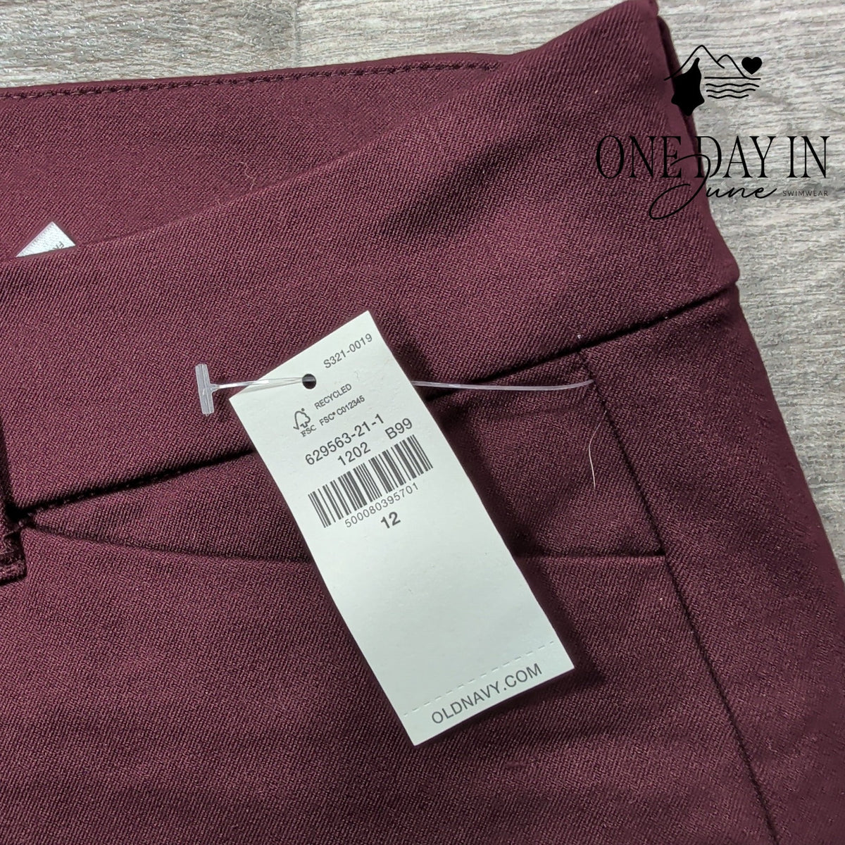 Old Navy High Rise Pixie Skinny Pants Burgundy NWT Secret Smooth Size 12