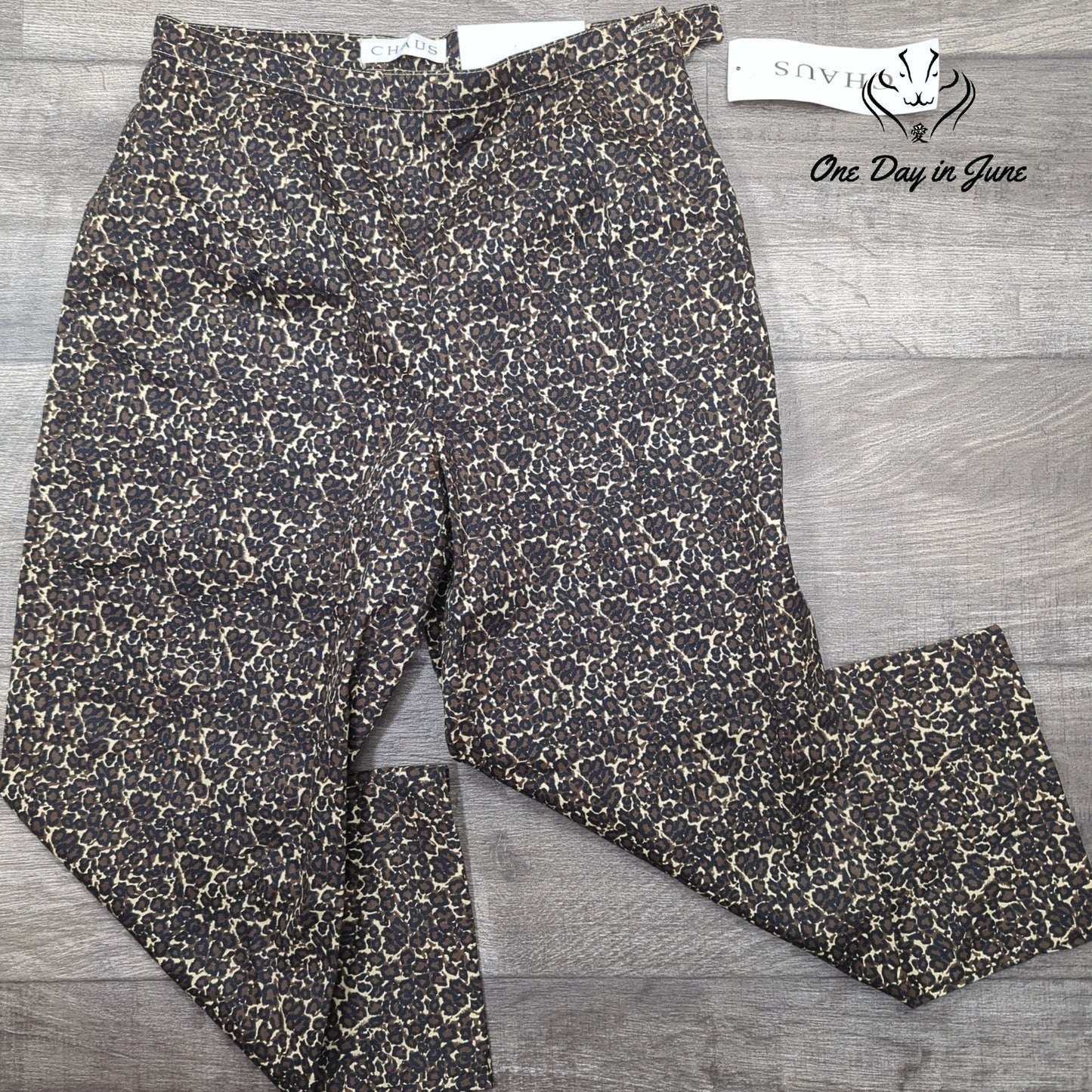 Chaus Stretch Side Zip Capri Pants Size 8