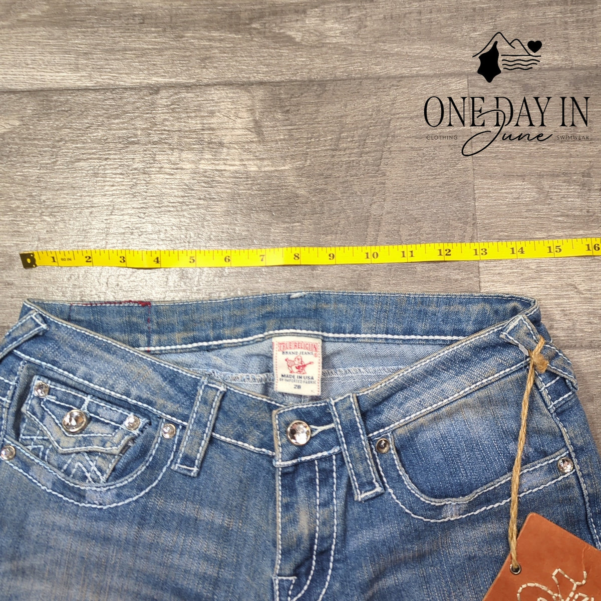 True Religion Low Rise Straight Leg Jeans Crystal Medium Wash NWT Size 6 (28)