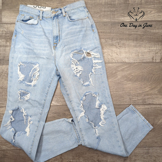 BDG Distressed Jeans Size 26 (2)