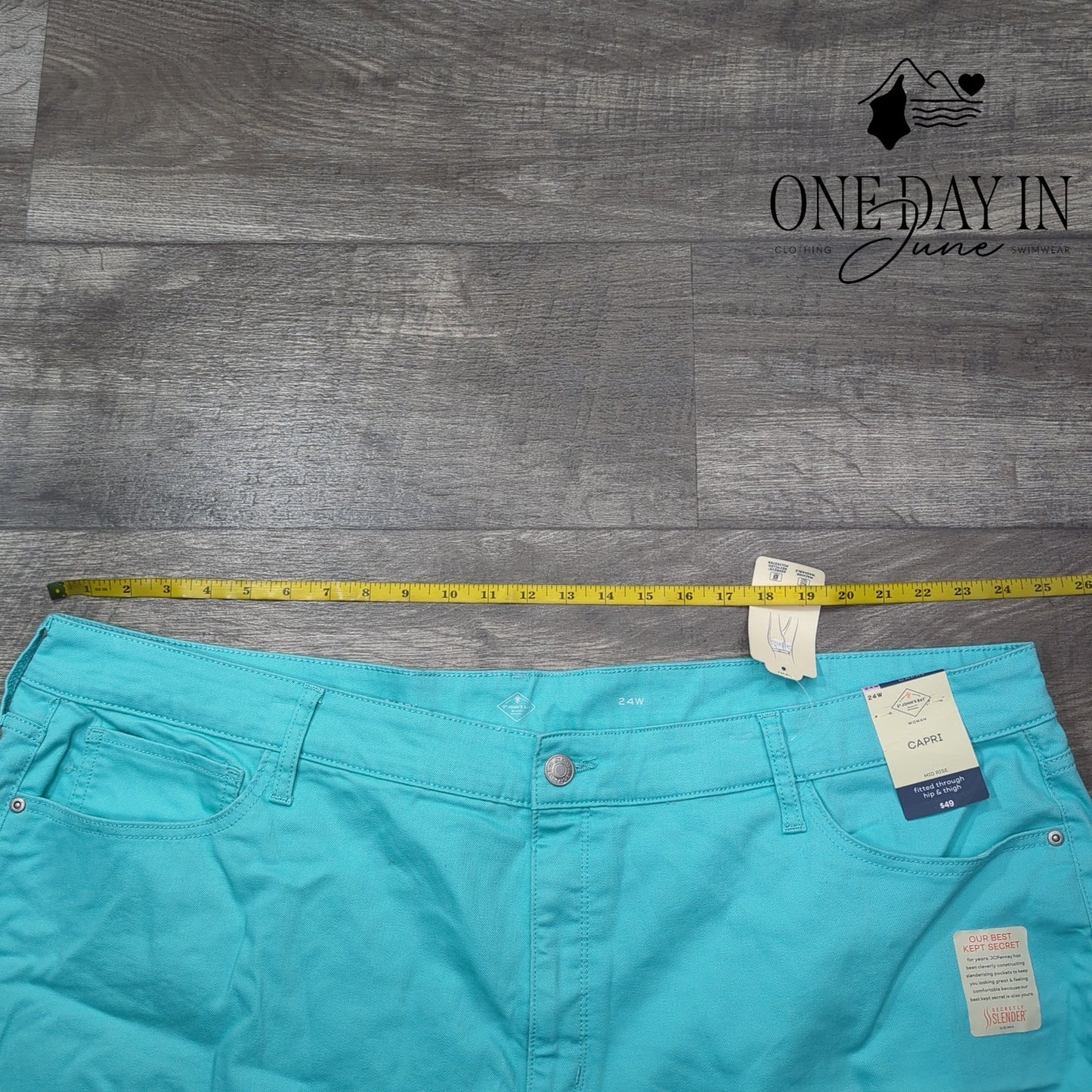 St. John's Bay Plus Size Mid Rise Capri Pants Size 24W