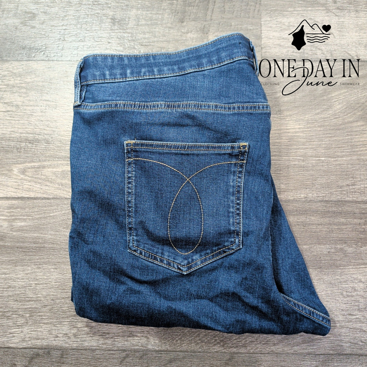 Calvin Klein Plus Size Mid Rise Skinny Distressed Jeans Blue NWT Size 20W