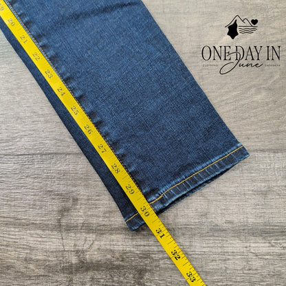 AG Adriano Goldschmied The Prima Cigarette Leg Jeans Size 4 (27)