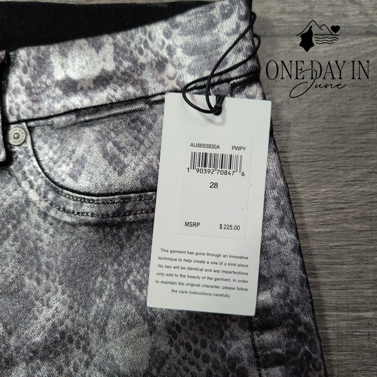7 For All Mankind High Waist Ankle Skinny Jeans Metallic Snake Print NWT Size 6