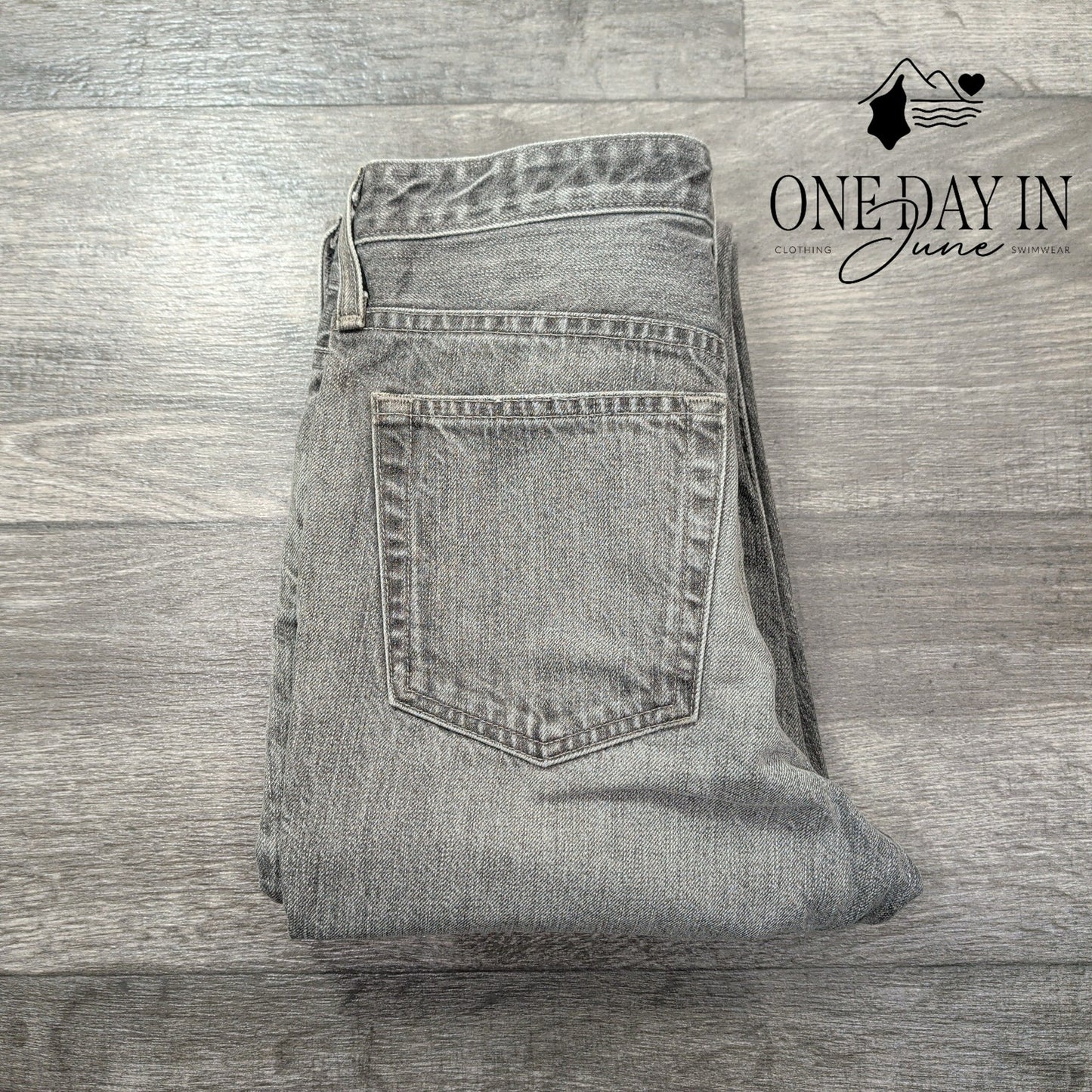 AG Adriano Goldschmied AG-ED Straight Leg Jeans Gray Vintage Wash NWT Size 4 (27