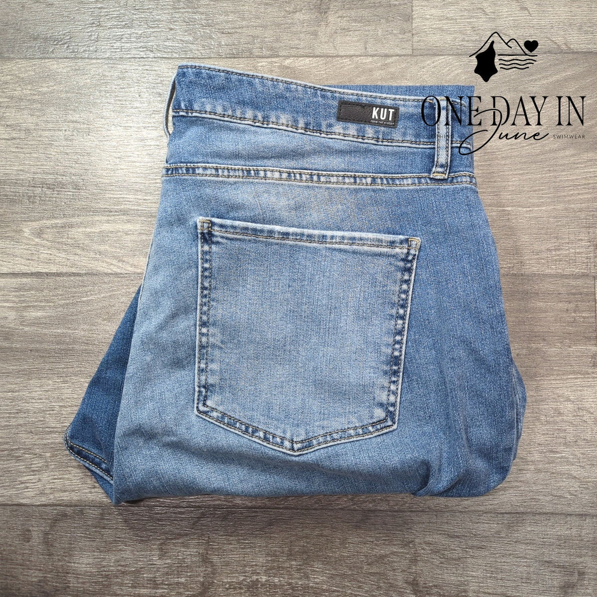 Kut from the Kloth Naomi Fab Ab High Rise Crop Straight Jeans NWT Size 20W