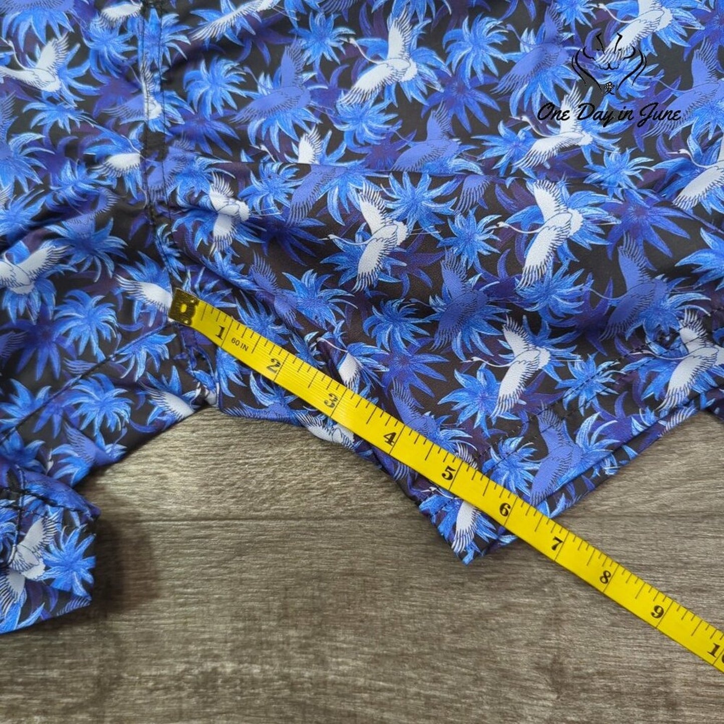 find. Board Shorts Size L