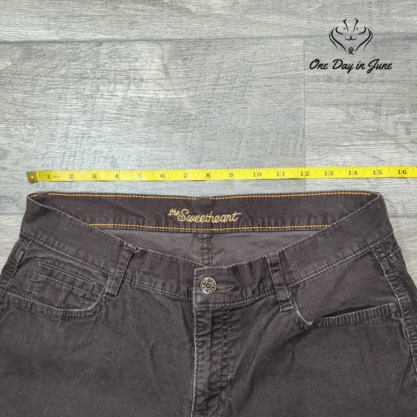 Old Navy Sweetheart Straight Leg Jeans Size 8