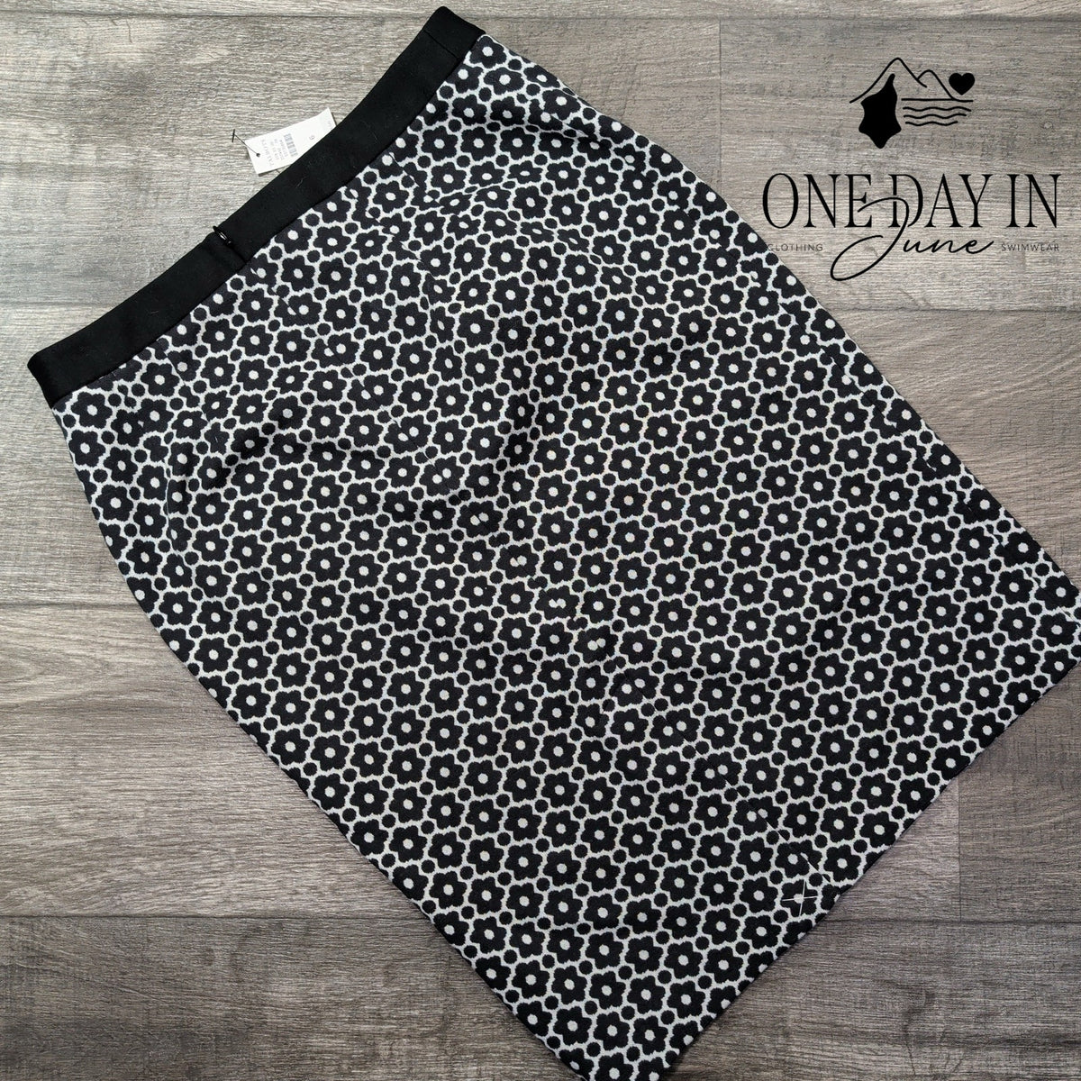 Talbots Pencil Skirt Black White Floral Print NWT Size 6