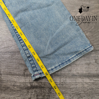 True Religion Becca Mid Rise Flap Bootcut Jeans Size 4 (27)