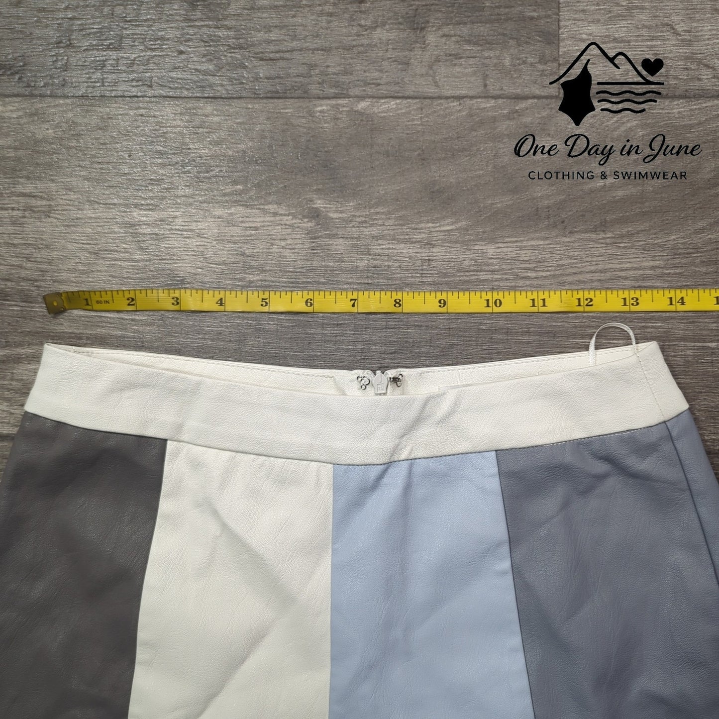 Cloud Ten Faux Leather Flat Front Shorts Size S