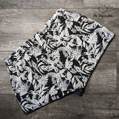 Jessica Simpson Lace Edge Light Casual Shorts Size M