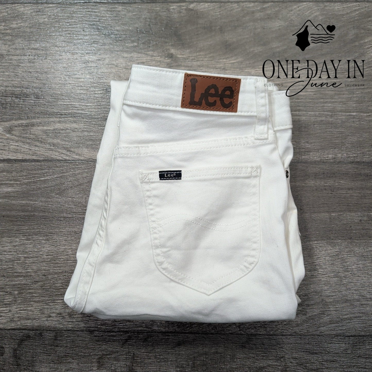 Lee Mid Rise Crop Jeans Size 4