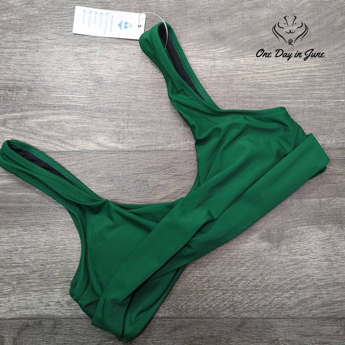 Beachsissi Cross Front Cropped Bikini Top Green NWT Size M
