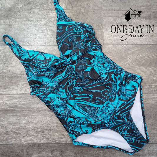 Smismivo Twist Front One Piece Swimsuit Size L