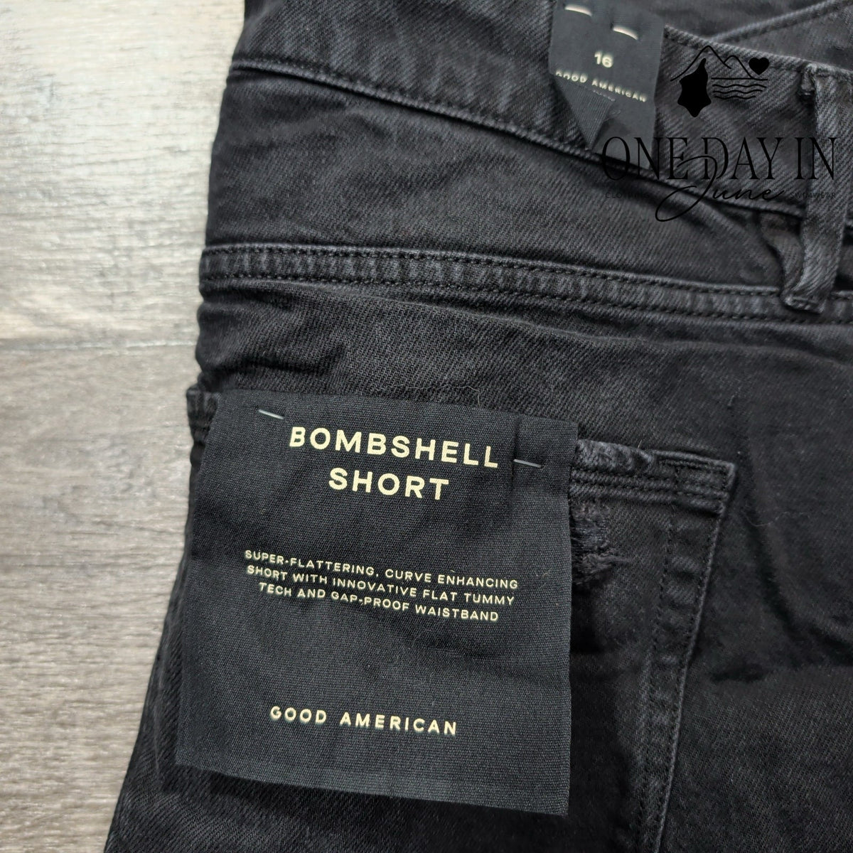 Good American Bombshell High Rise Distressed Denim Shorts Black NWT Size 16